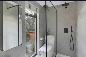 Modern & Pet-Friendly Retreat in Kent Countryside