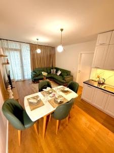 Lake View Royal Stay 2 Bedrooms Panoramic balcony