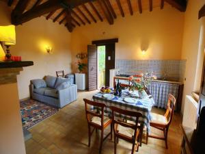 Farmhouse in Todi with Pool & Theater Nearby