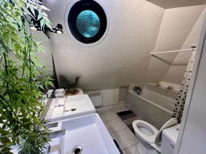 Appartements Spacieux appartement jardin, BBQ, vue sur mer, Trouville : photos des chambres