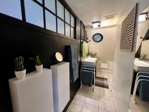 Appartements Spacieux appartement jardin, BBQ, vue sur mer, Trouville : photos des chambres