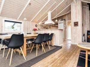 8 person holiday home in Juelsminde-By Traum