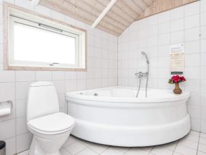 8 person holiday home in Juelsminde-By Traum