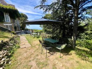 Appartements Spacieux appartement jardin, BBQ, vue sur mer, Trouville : photos des chambres