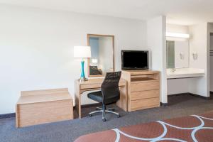  Double Room with Two Double Beds - Second Floor/Non-Smoking room in Super 8 by Wyndham Valdosta/Conf Center Area
