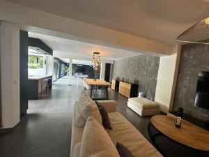 Villa Baloo avec piscine et jacuzzi