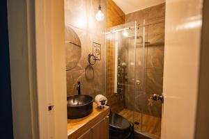 Aura Linda, Casa Bonita