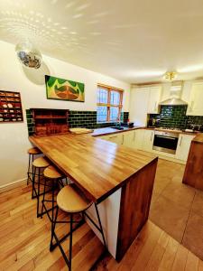 Detached House with Gated Parking in Whalley Range, Near Manchester City Centre