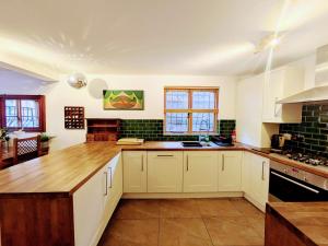 Detached House with Gated Parking in Whalley Range, Near Manchester City Centre