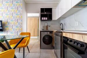 AlimamaSpaces The Munyakas Manson 1543