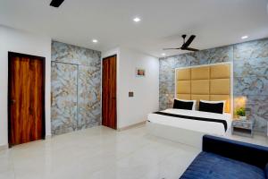 Super Townhouse Status By Sbg Near Anand Vihar Vaishali Metro Station