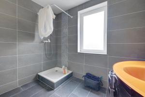 Maisons de vacances Maison avec jardin et parking : photos des chambres
