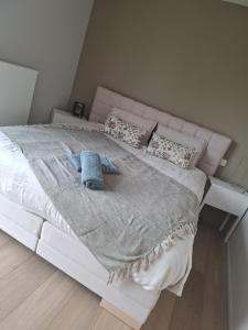 La Petite Foret Contemporary Apartment in Halle