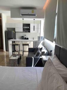 Perfect studio light and nature in Aldea Zama