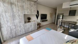 Perfect studio light and nature in Aldea Zama