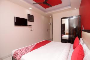 Super Hotel O Raj Palace