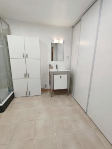 Charmant T2 au calme en Provence, parking & EV