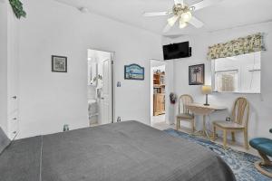 5239 Avenida Navarra in Village