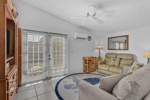 5239 Avenida Navarra in Village