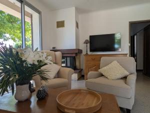 Maisons de vacances LE CHESTER - Maison 3 chambres avec piscine et clim, Velleron proche L-Isle-sur-la-Sorgue : photos des chambres