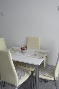 Lauras Chic Apartment