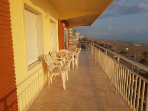FIRST LINE IN GANDIA BEACH, 3 BR, 2 WC, the best frontal views of the beach