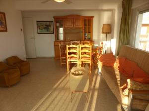 FIRST LINE IN GANDIA BEACH, 3 BR, 2 WC, the best frontal views of the beach