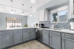 Tempe Room Private Bath Walk to ASU & Mill