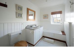 Lagoon View Guest Suite