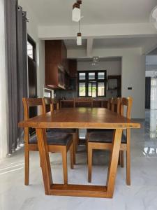 Modern 4-Bedroom Home with Rooftop in Malabe