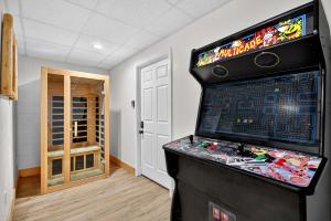 New Mtn&City Views Hot Tub Sauna Arcade Pool