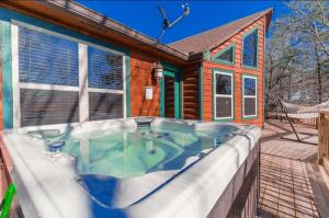 New Mtn Views Hot Tub Arcade Chess