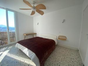 Maisons d'hotes Grand appartement traversant et lumineux, vue mer, dernier etage, proche du centre-ville : photos des chambres