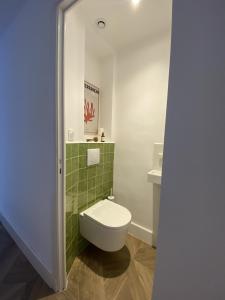 Maisons d'hotes Grand appartement traversant et lumineux, vue mer, dernier etage, proche du centre-ville : photos des chambres