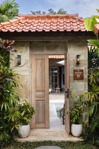 Nyaman Villa 1 - Dive In and Chill Out - Luxe Pool Villa with Garden Bath