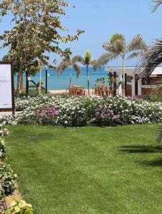 Ground peaceful chalet 3 bedroom with 6 king bed & 2 bathrooms &private garden marvelous land escape Murano resort Ain sokhna