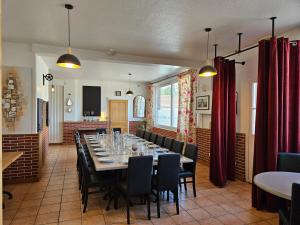 LEscale - Ancien Hôtel Restaurant - Gîte Fontaine Simon