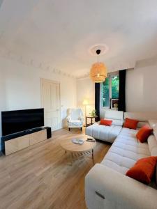 Quiet villa with pool