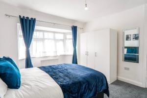 Family 4-Bed Wembley Stadium Home - Parking & Long Stays