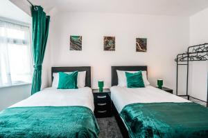 Family 4-Bed Wembley Stadium Home - Parking & Long Stays