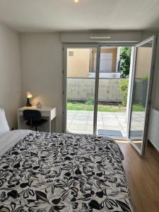 Appartements Cozy T2 with terrace, TCL access : photos des chambres