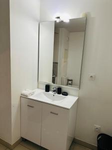 Appartements Cozy T2 with terrace, TCL access : photos des chambres