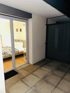 Appartements Cozy T2 with terrace, TCL access : photos des chambres