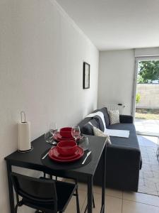 Appartements Cozy T2 with terrace, TCL access : photos des chambres