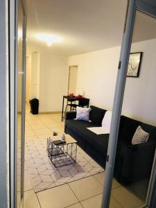 Appartements Cozy T2 with terrace, TCL access : photos des chambres