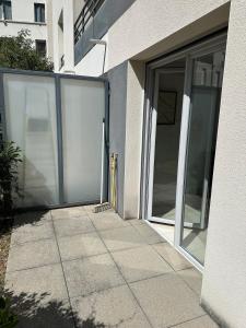 Appartements Cozy T2 with terrace, TCL access : photos des chambres
