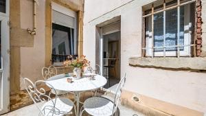Appartements Spacieux appartement avec terrasse a 5min a pied de la gare : photos des chambres