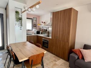 Maisons de vacances Maison avec jacuzzi a 15 minutes a pied de la plage : photos des chambres