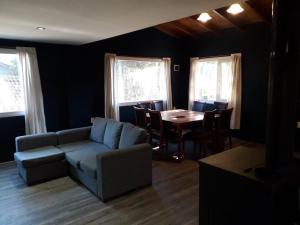 Casa de 2 Pisos, 2 Habitaciones, A Cuadras Del Lago