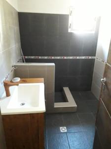 Casa de 2 Pisos, 2 Habitaciones, A Cuadras Del Lago